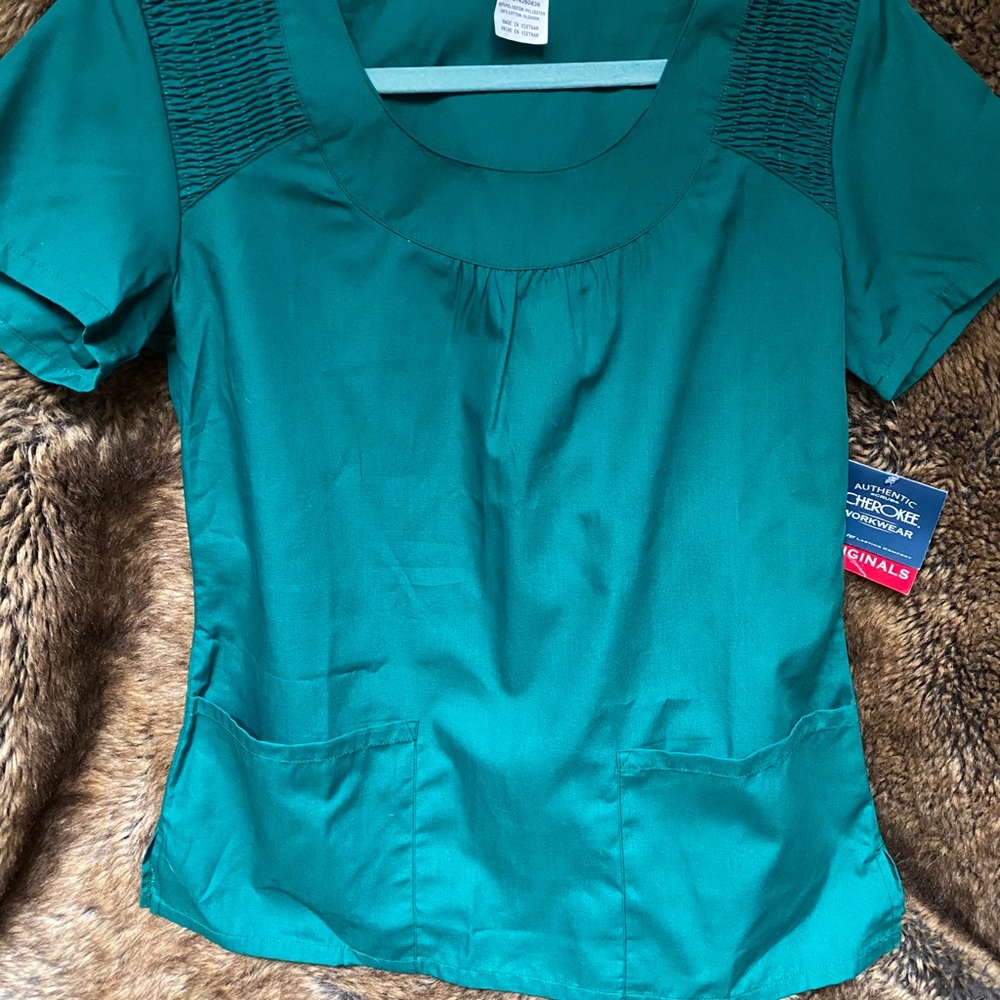 Hunter green Cherokee scrub top - WITH TAGS